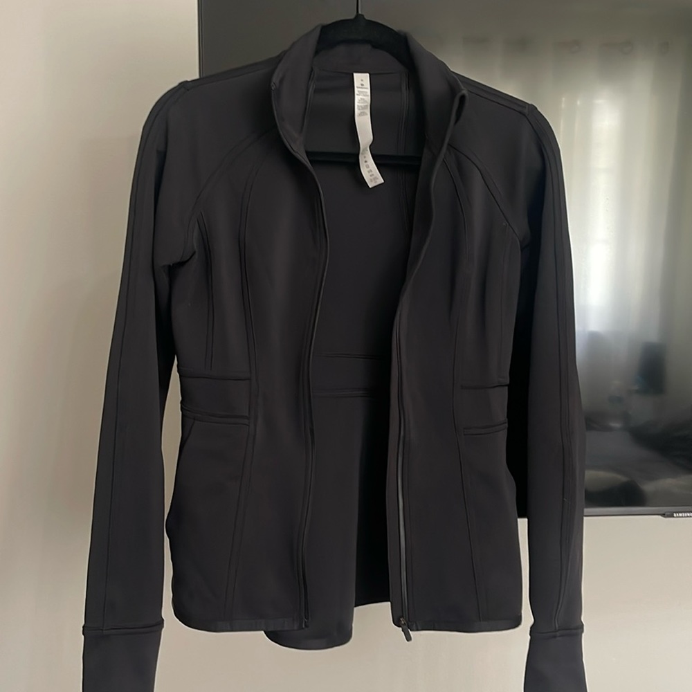 Lululemon jacket with zipper, form fitting